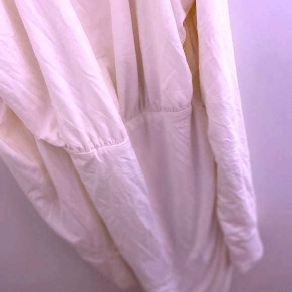 Elegant backless White Draped Dress - Picture 13 of 14